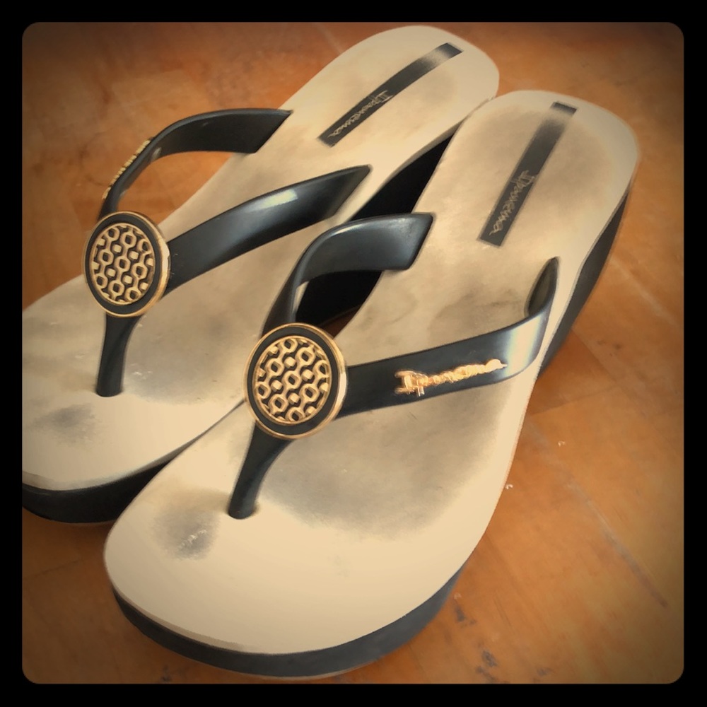 Ipamema sandals size 8